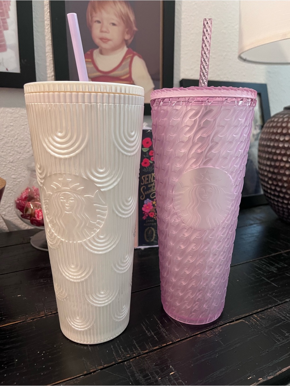 Starbucks 2023 Spring Pearl White Mermaid & 2024 Lt Pink Chain Link Tumblers